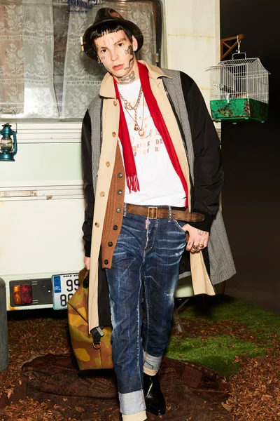 Look 19